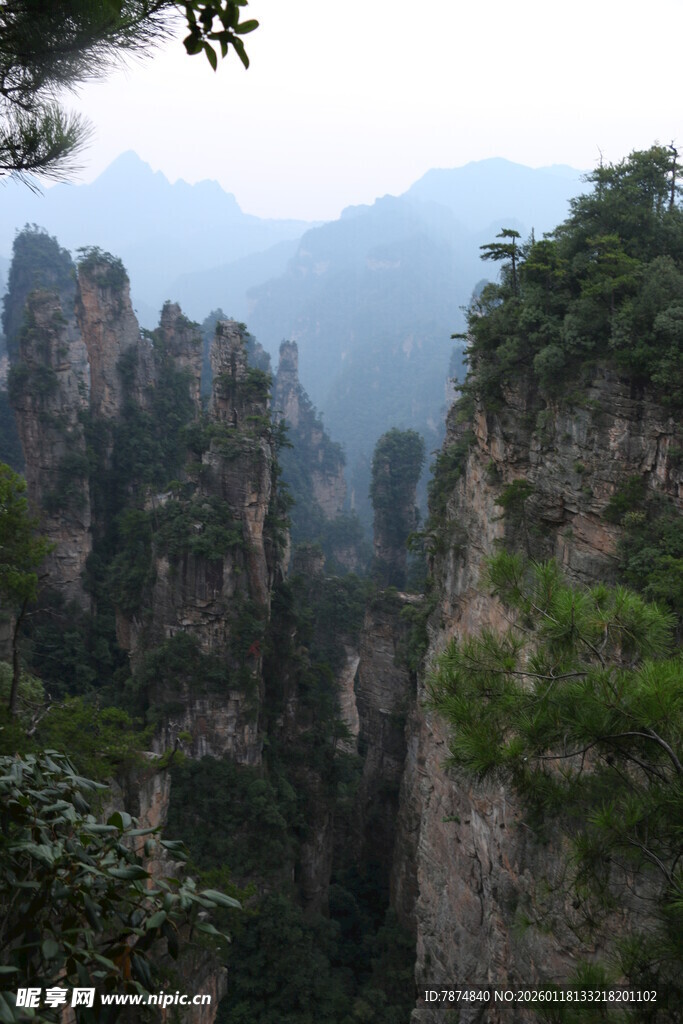 壮丽奇峰景观