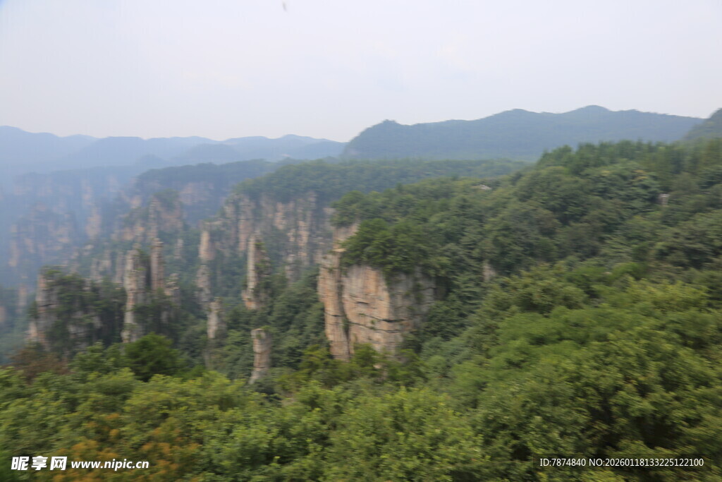 张家界奇峰异石山林景观