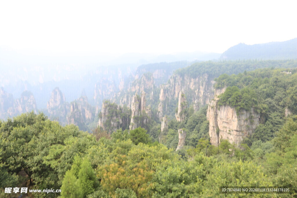 张家界奇峰林立美景