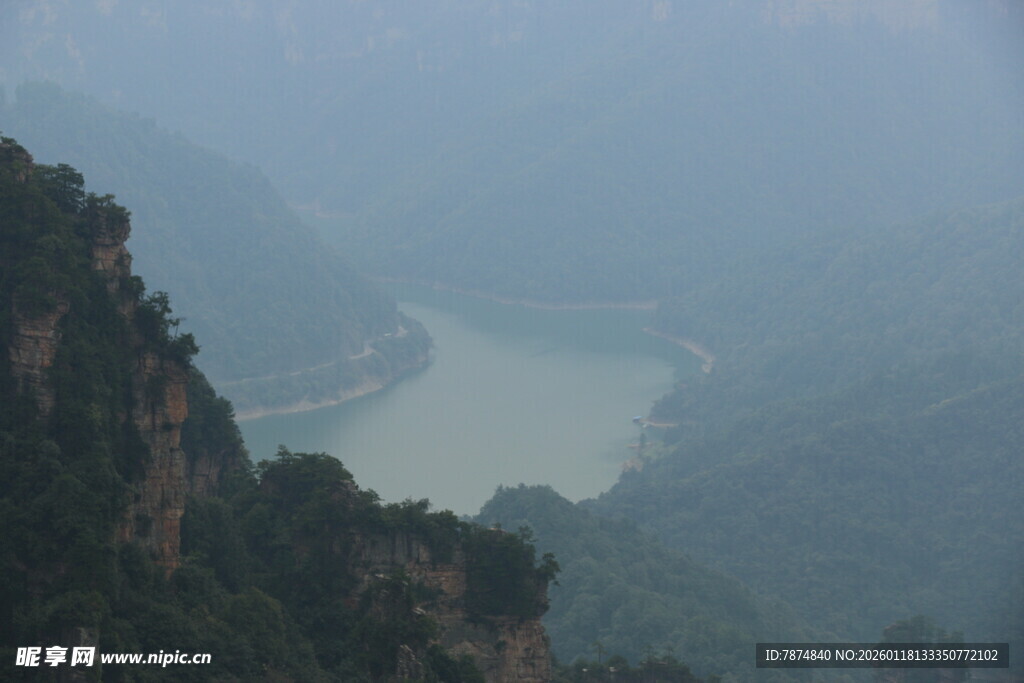 山间河谷美景