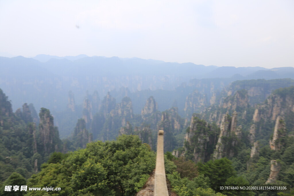 张家界奇峰景观栈道