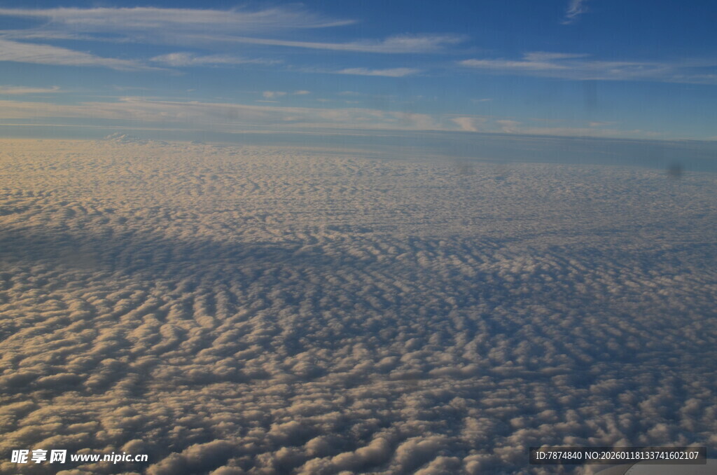 高空俯瞰壮观云海景观
