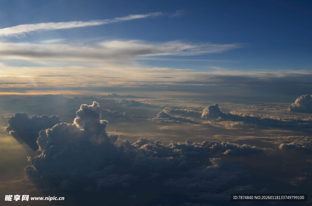 高空云海壮丽景观