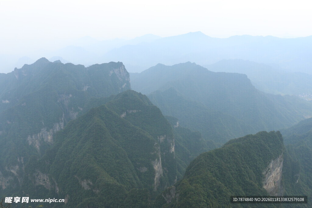 壮丽群山景观