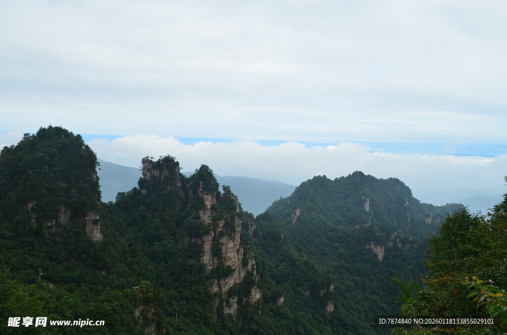 壮丽山峦景观