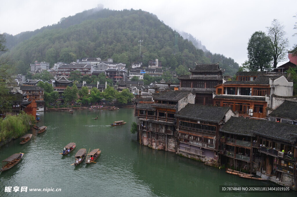 湘西凤凰古城河畔美景