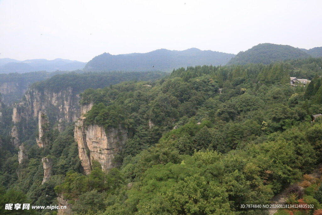 壮丽山景 翠绿山峦与峭壁