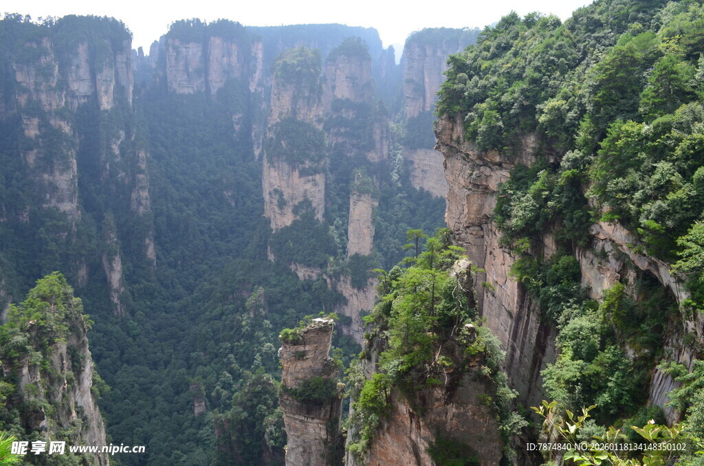 壮丽奇峰景观