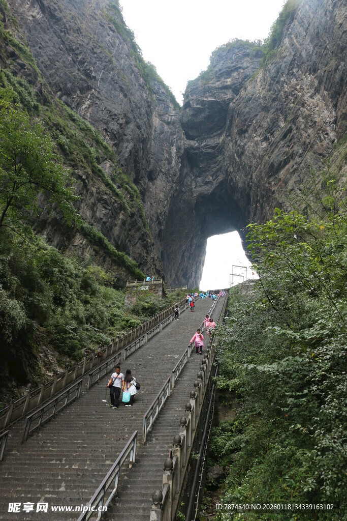 张家界天门山壮观天梯奇景