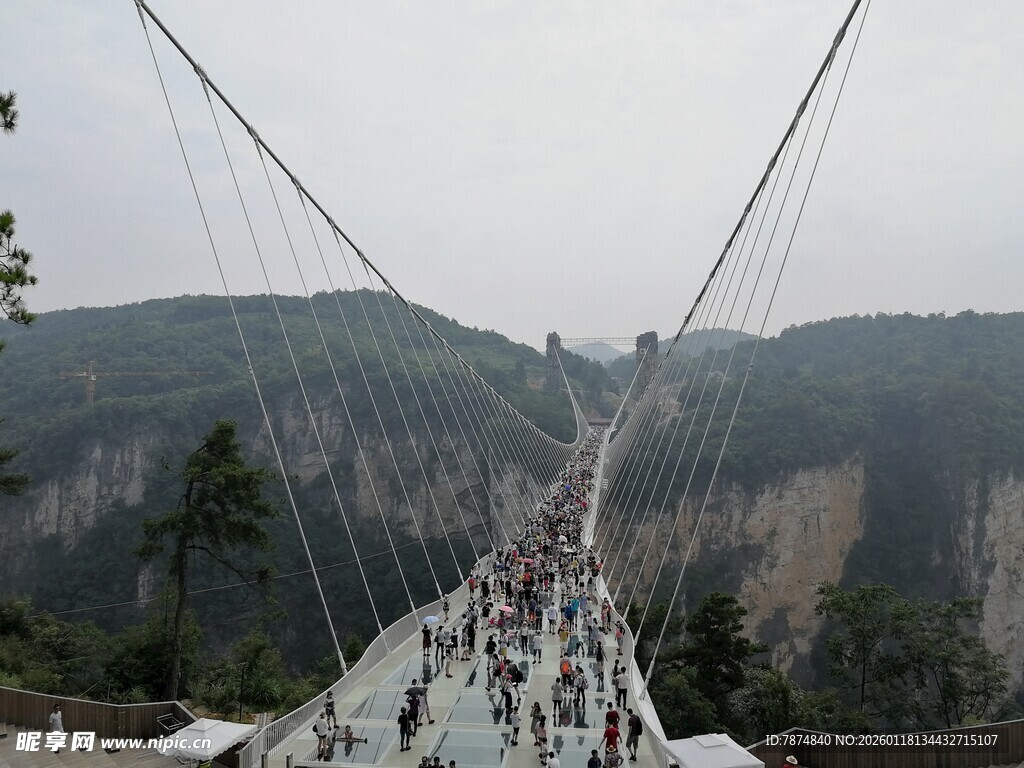 山间吊桥 风景独特