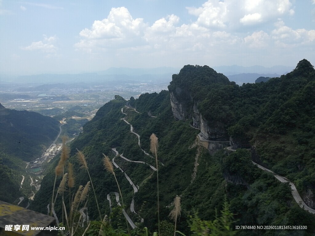 壮丽山峦景观