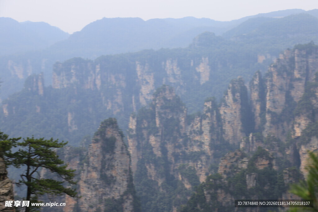 壮丽奇峰景观