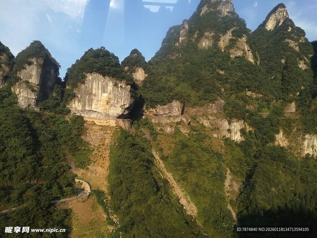 壮丽山峦景观