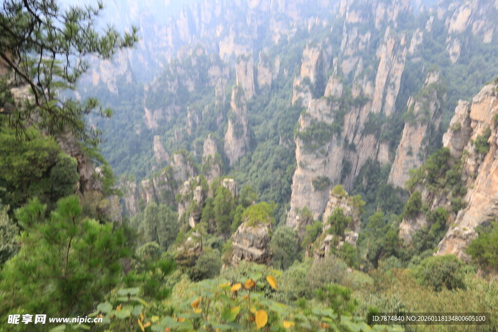 壮丽奇峰景观
