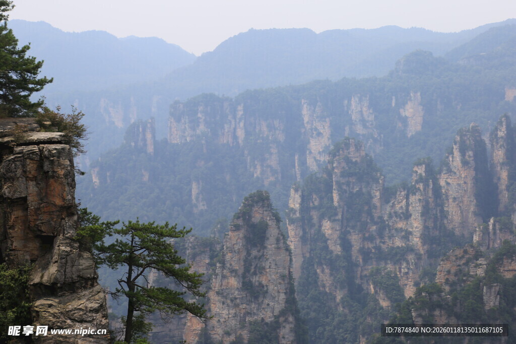 壮丽奇峰景观