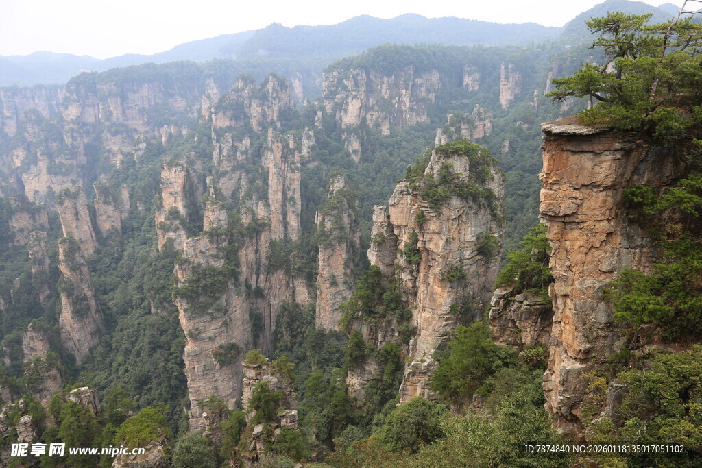 壮丽奇峰景观