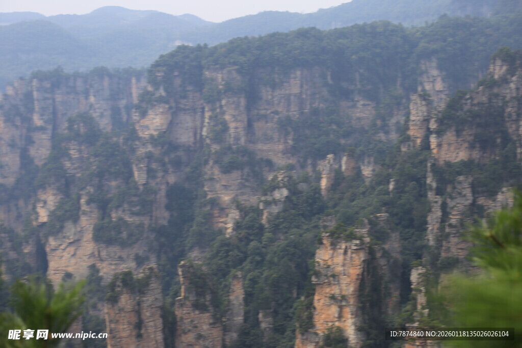 壮观奇峰林立的山川景色