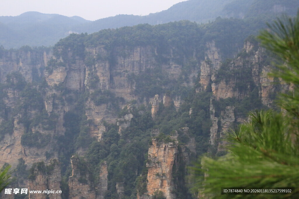 壮丽山峦景观