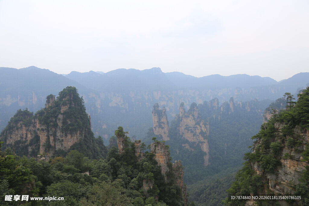 壮丽奇峰景观