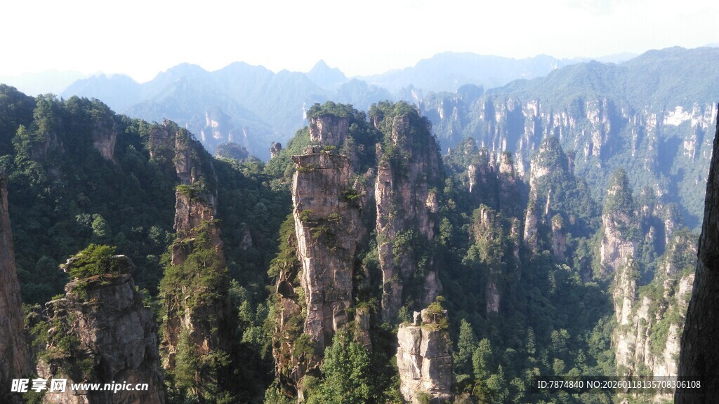 壮丽奇峰景观