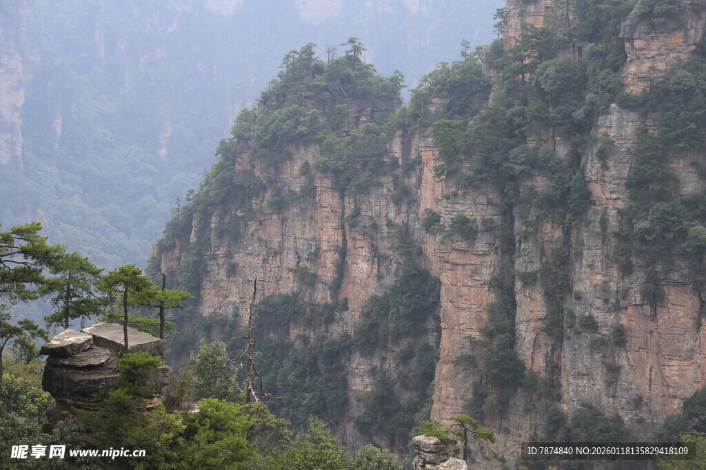 壮丽奇峰景观