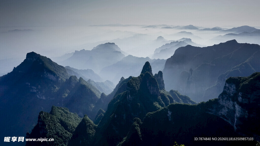 壮丽山峦云海景观