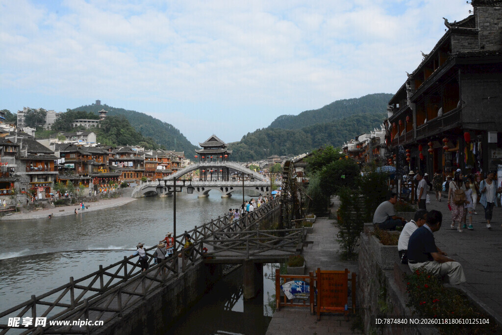 湘西古镇河畔风景
