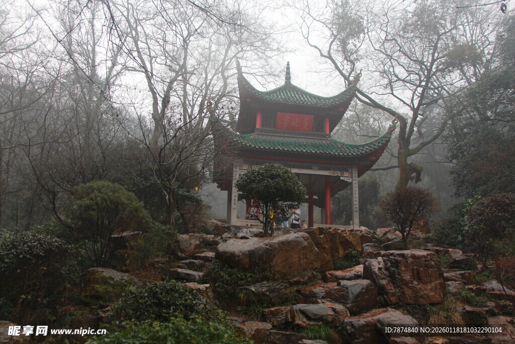 雾中古典亭阁 静幽景致
