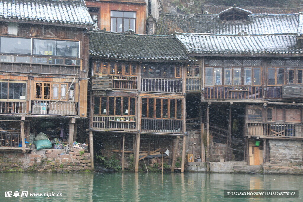 湘西水上吊脚楼美景