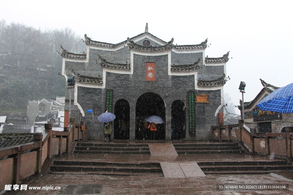 雨中古式建筑 氛围清幽