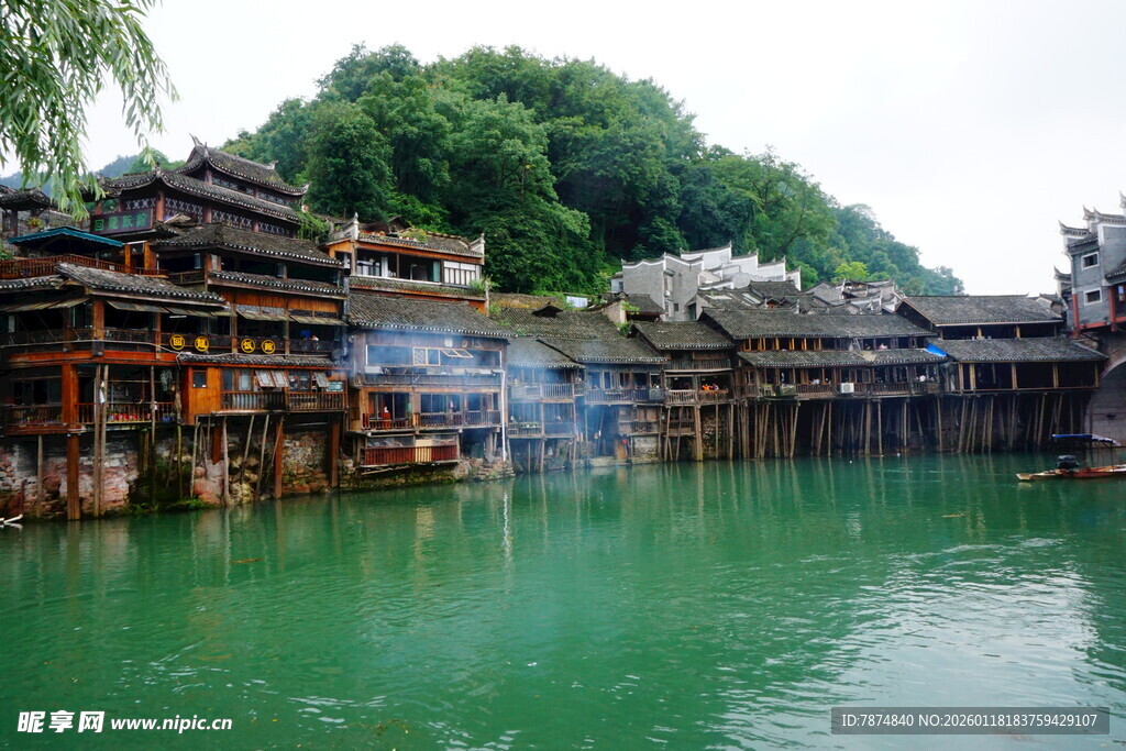 湘西水上吊脚楼美景