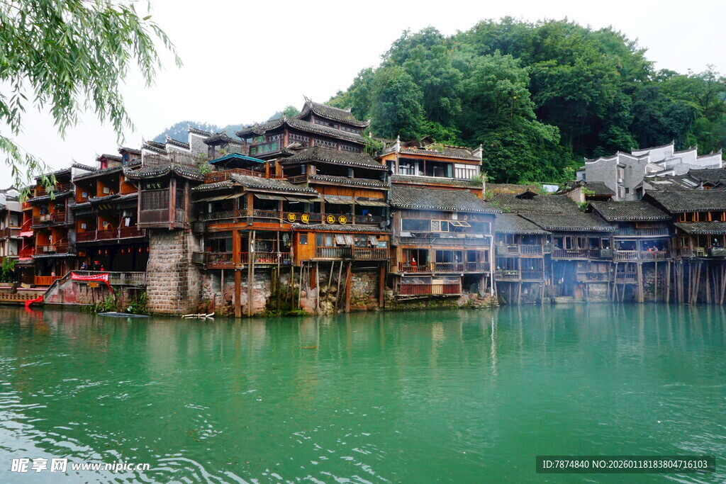 湘西凤凰古城临水美景