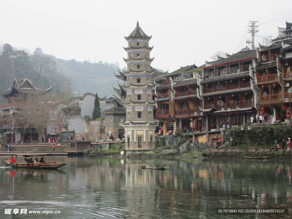 湘西凤凰古城临水古塔景