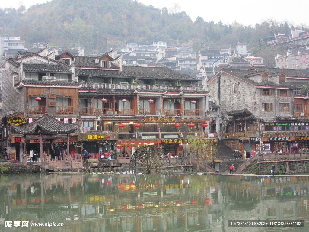 湘西凤凰古城临水景致