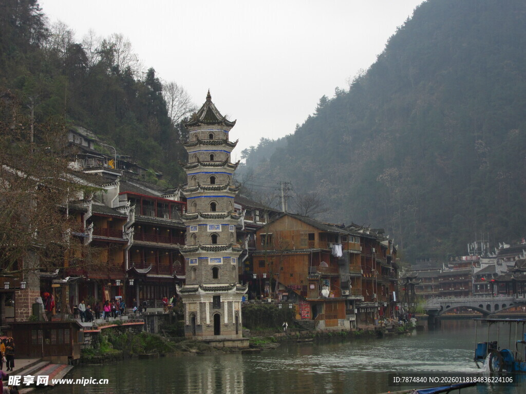 湘西古镇临水塔楼风景