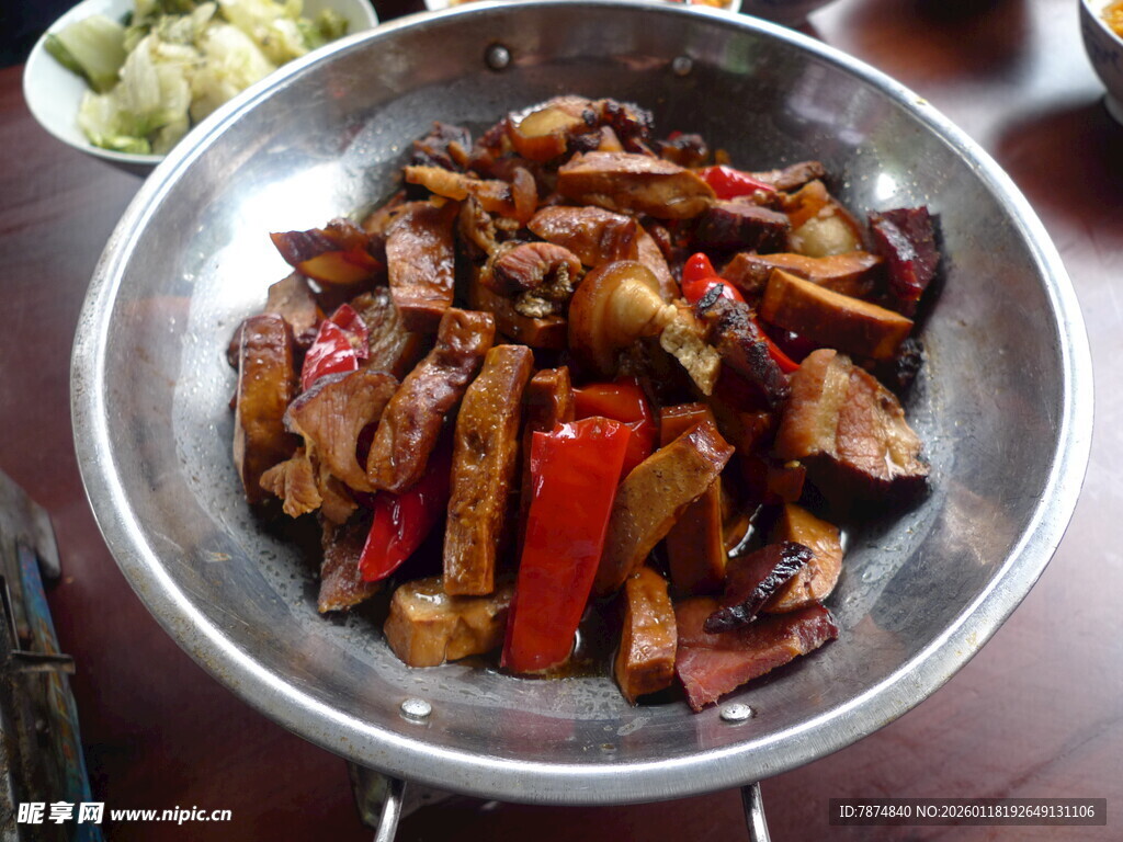美味干锅茄子炒肉片