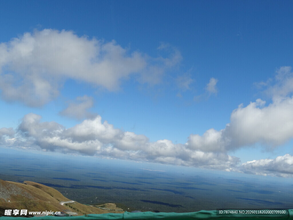 蓝天碧海间的美丽景致