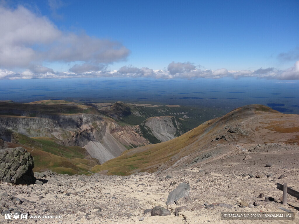 高山壮丽景观俯瞰图
