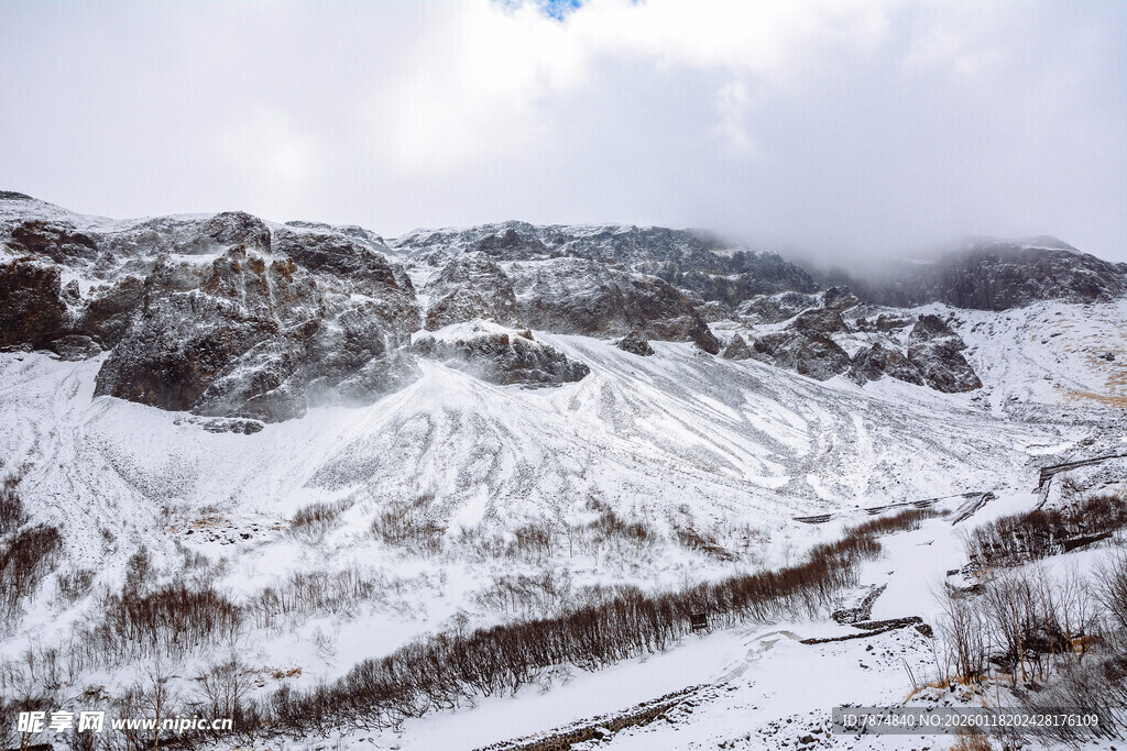 雪山壮丽景观