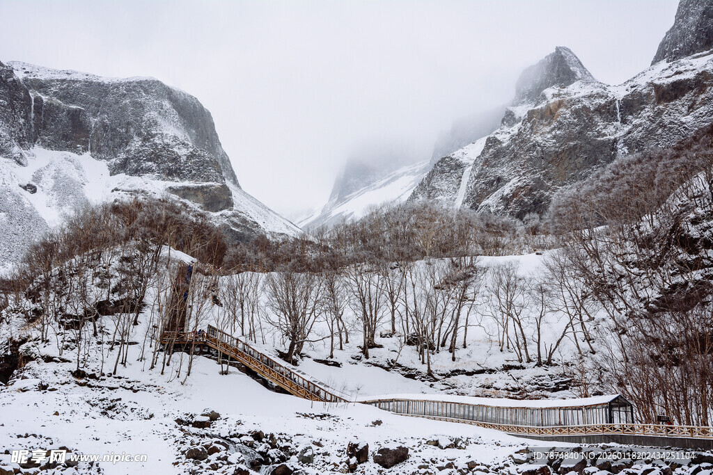 雪山峡谷雪景壮丽风光