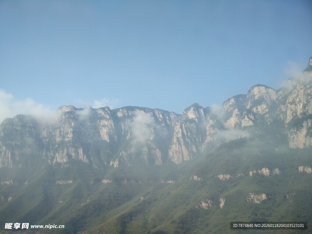 壮丽山峦 云雾缭绕之景