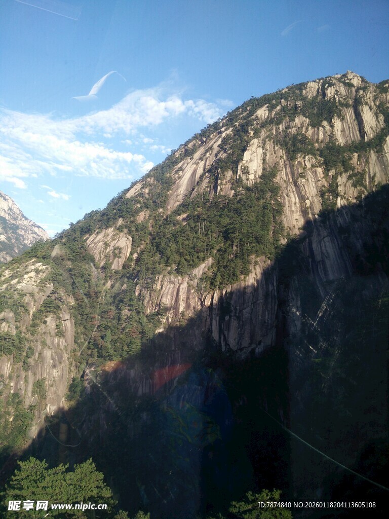 巍峨青山美景