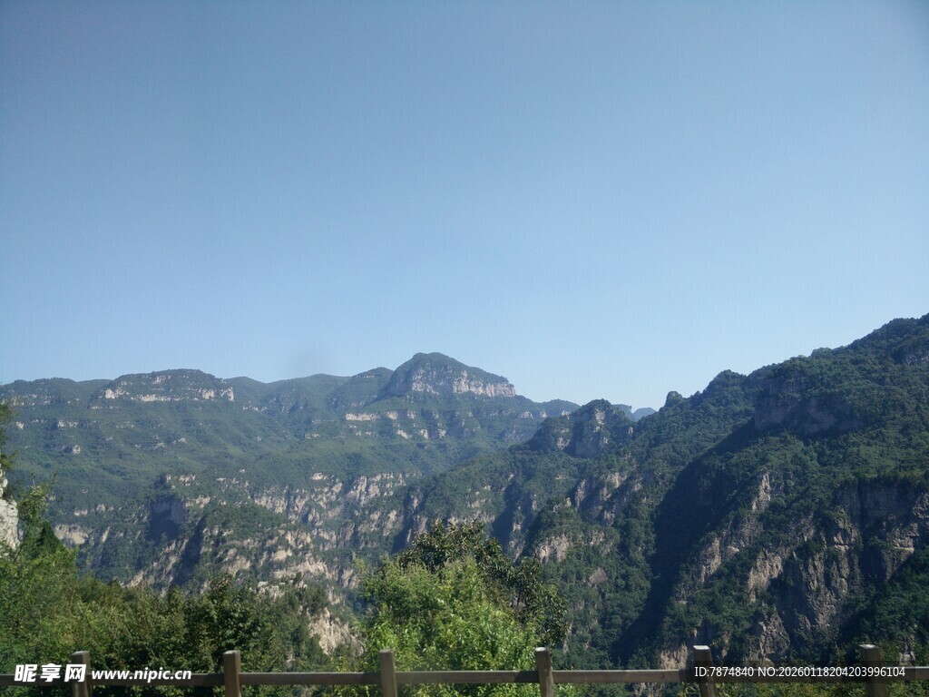 壮丽山景 绿意盎然