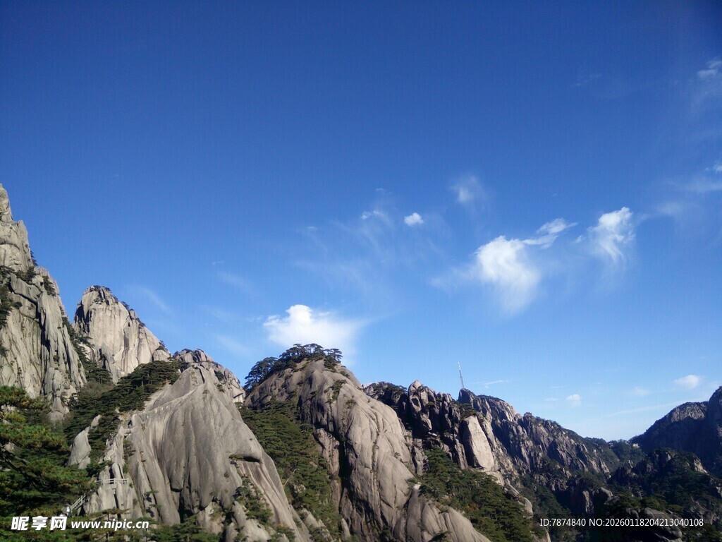 壮丽黄山奇峰蓝天美景