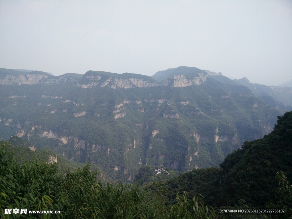 壮丽山峦景观