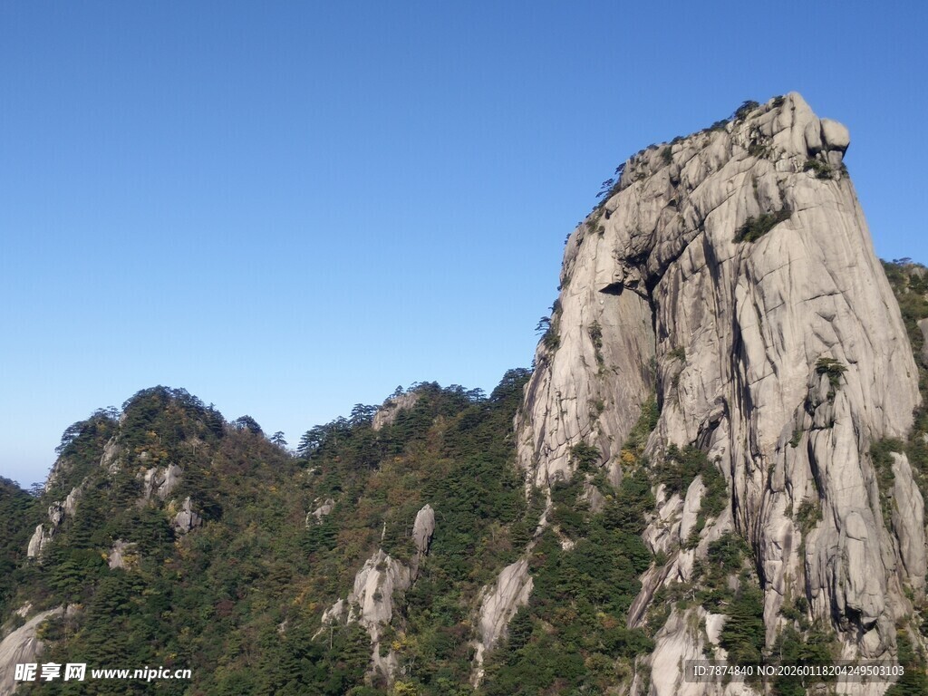 巍峨山峰 尽显自然壮美