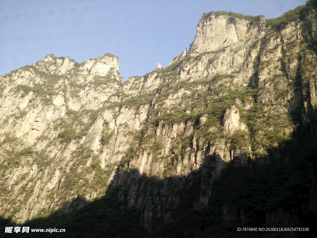 巍峨壮丽的险峻山峰