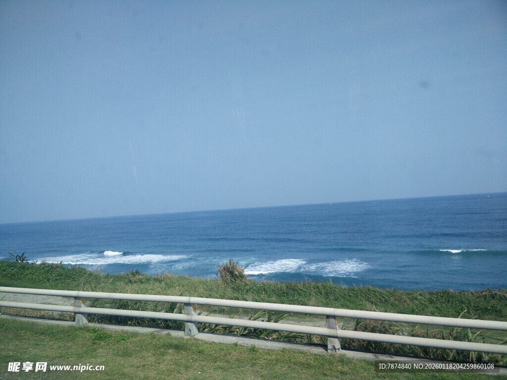海岸公路边的壮阔海景