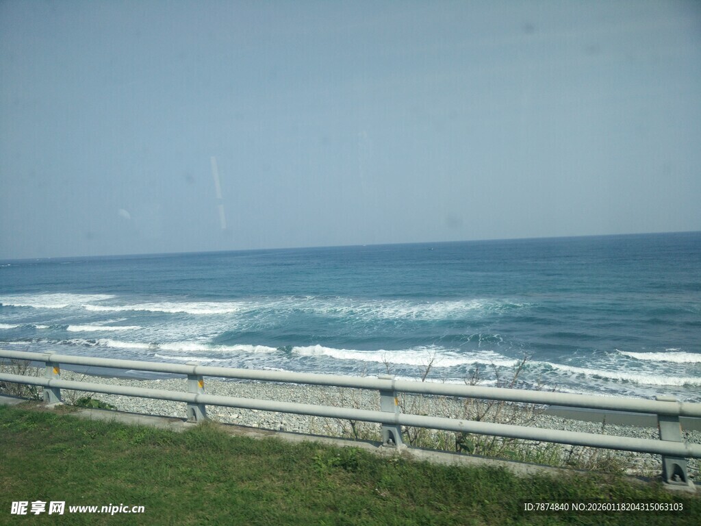 海岸公路边的壮阔海景