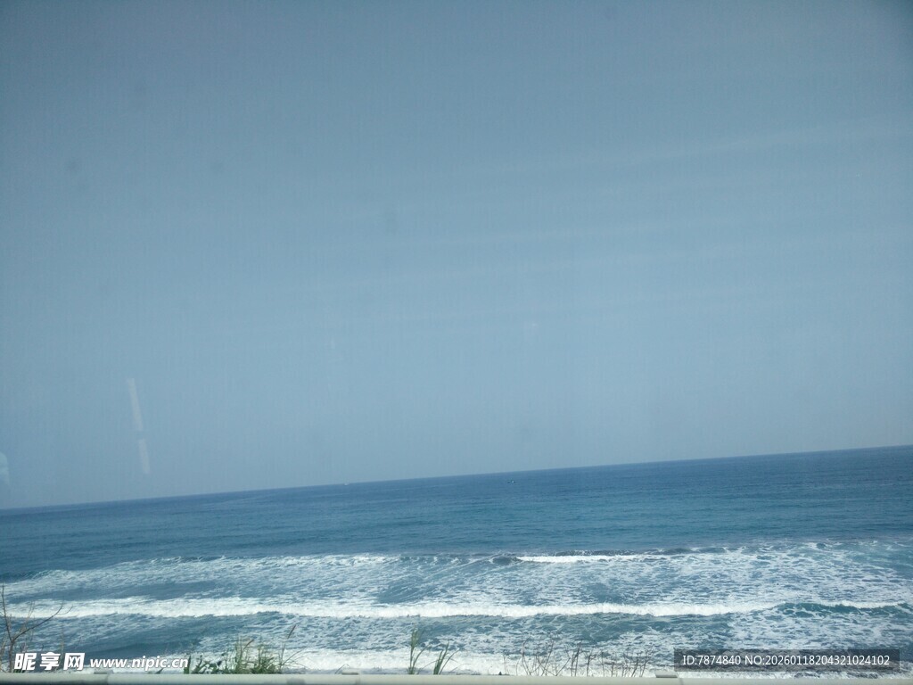海边风景 海浪轻拍海岸